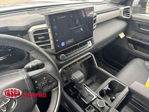 Used 2025 Toyota Tundra Limited AWD/4WD image 22