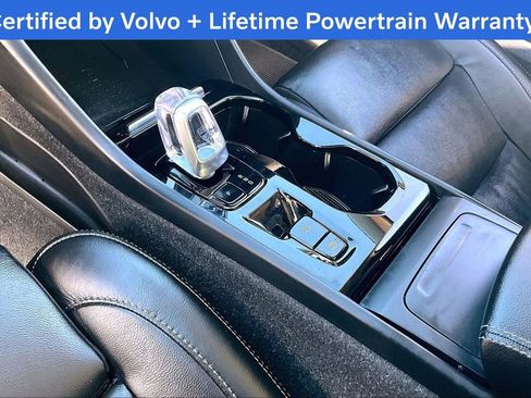 Used 2023 Volvo XC40 B4 Plus image 19