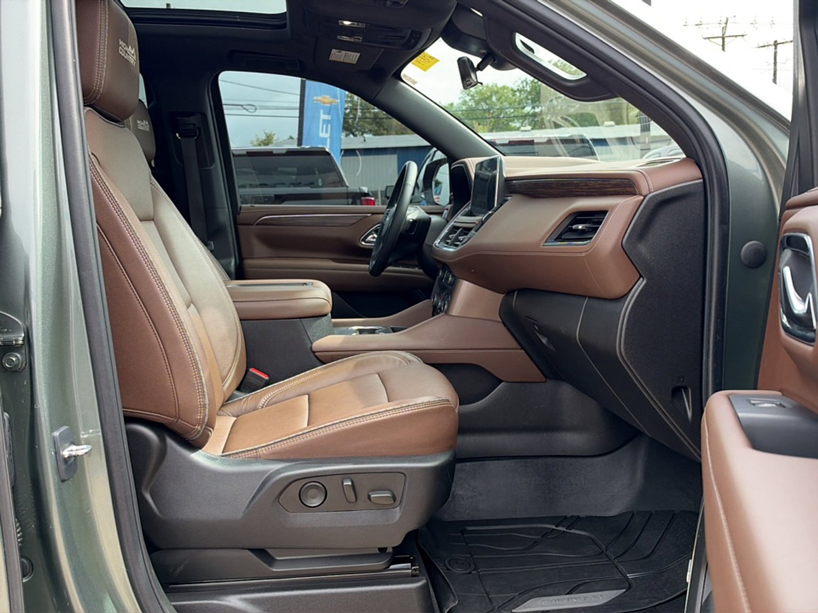 Used 2023 Chevrolet Tahoe High Country AWD/4WD image 14
