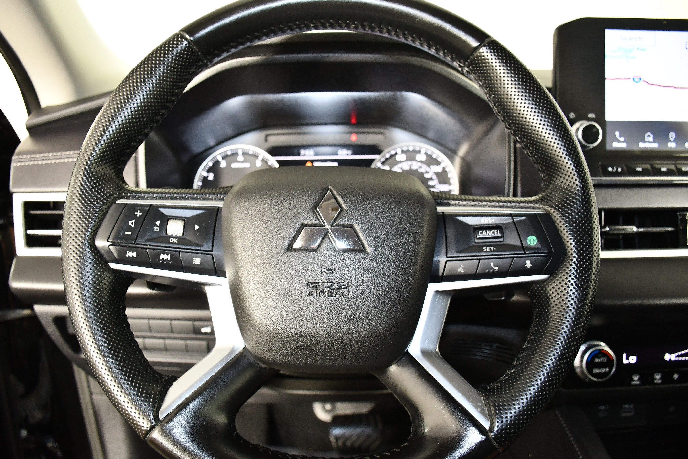 Used 2024 Mitsubishi Outlander SE AWD/4WD image 18