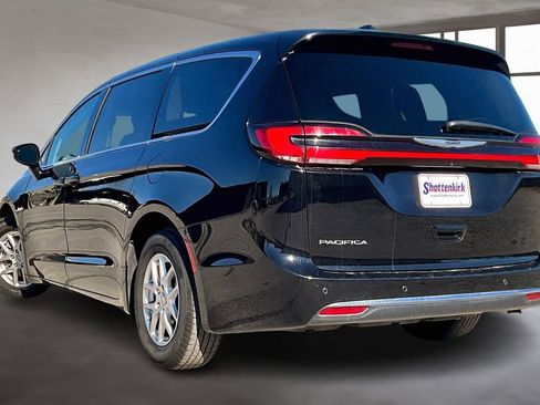 Used 2024 Chrysler Pacifica Touring-L image 4