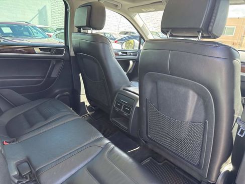 Used 2014 Volkswagen Touareg TDI image 12