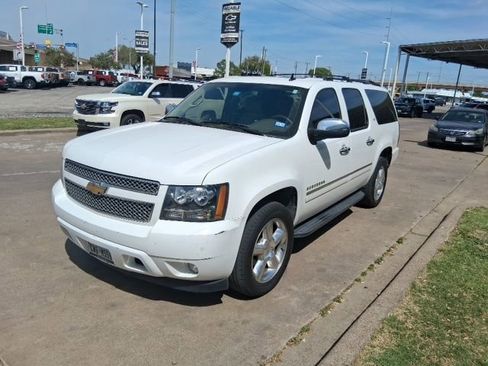 Used 2011 Chevrolet Suburban LTZ image 2