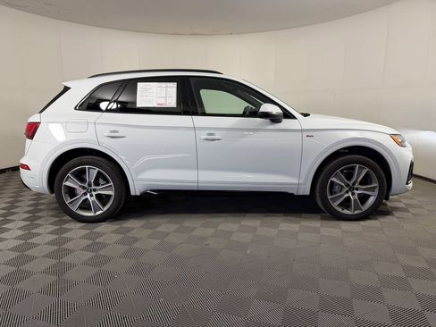 Certified 2025 Audi Q5 2.0T Premium w/ Convenience Plus Package image 8