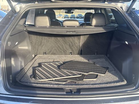 Used 2024 Volkswagen Atlas Cross Sport SE image 12