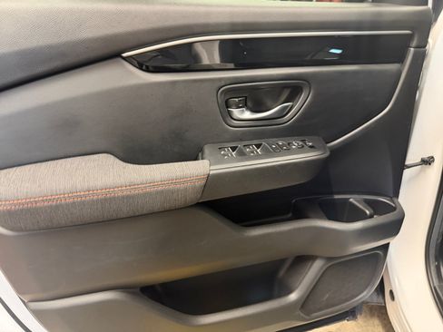 Used 2025 Honda Pilot Sport image 28