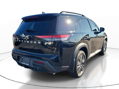 Used 2025 Nissan Pathfinder SV w/ SV Premium Package image 4