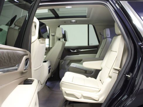 Used 2023 GMC Yukon Denali w/ Advanced Technology Package image 14