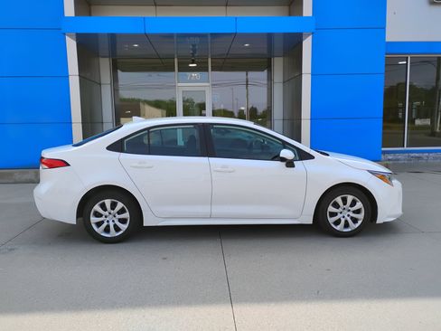 Used 2024 Toyota Corolla LE FWD image 2