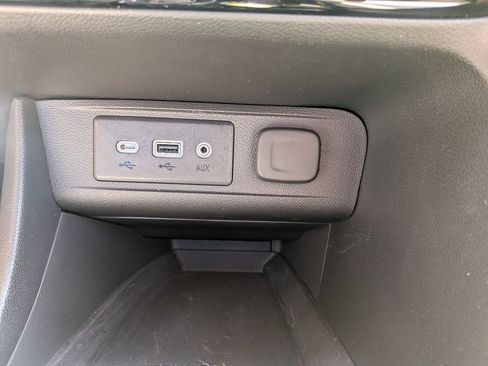 Used 2023 Buick Encore GX Preferred w/ Cold Weather Comfort Package FWD image 17