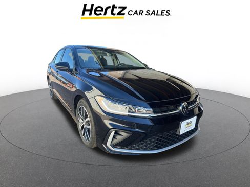 Used 2025 Volkswagen Jetta SE image 1