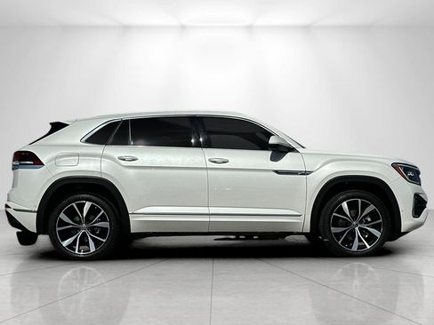 Used 2024 Volkswagen Atlas Cross Sport SEL Premium R-Line image 2