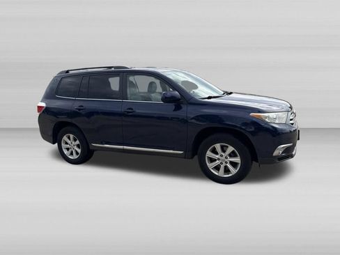 Used 2011 Toyota Highlander SE w/ Tow Pkg AWD/4WD image 3