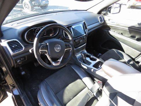 Used 2020 Jeep Grand Cherokee Altitude image 11