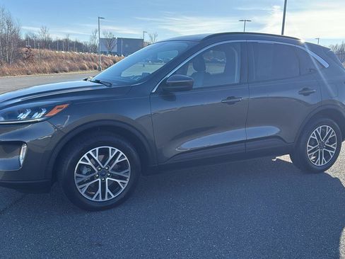 Used 2020 Ford Escape SEL image 13