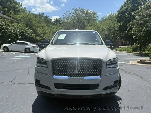 Used 2022 Lincoln Navigator Reserve AWD/4WD image 4