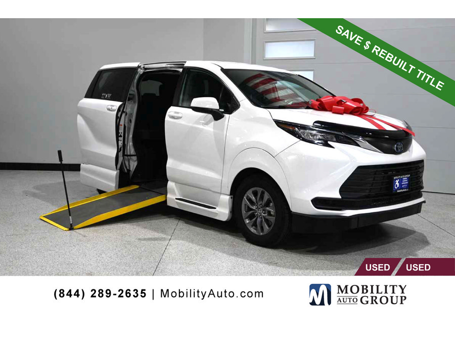 Used 2022 Toyota Sienna LE AWD/4WD image 1