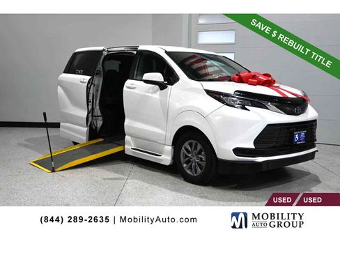 Used 2022 Toyota Sienna LE AWD/4WD image 1