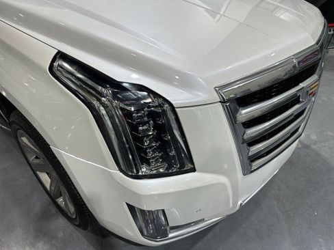 Used 2016 Cadillac Escalade Luxury AWD/4WD image 12