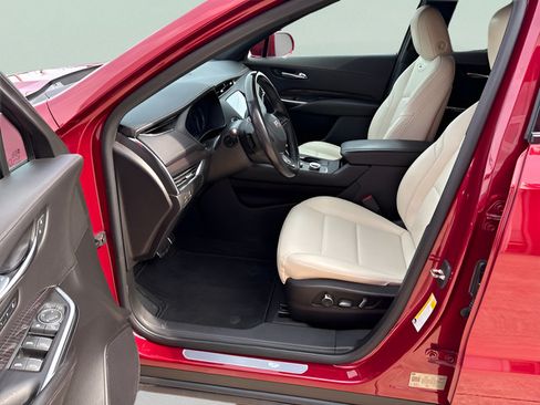 Used 2019 Cadillac XT4 Sport w/ Driver Awareness Package FWD image 9