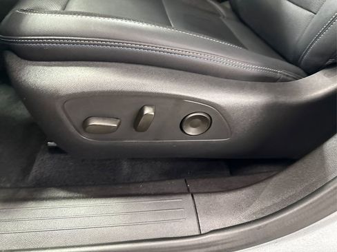 Used 2025 Chevrolet Equinox EV LT image 38