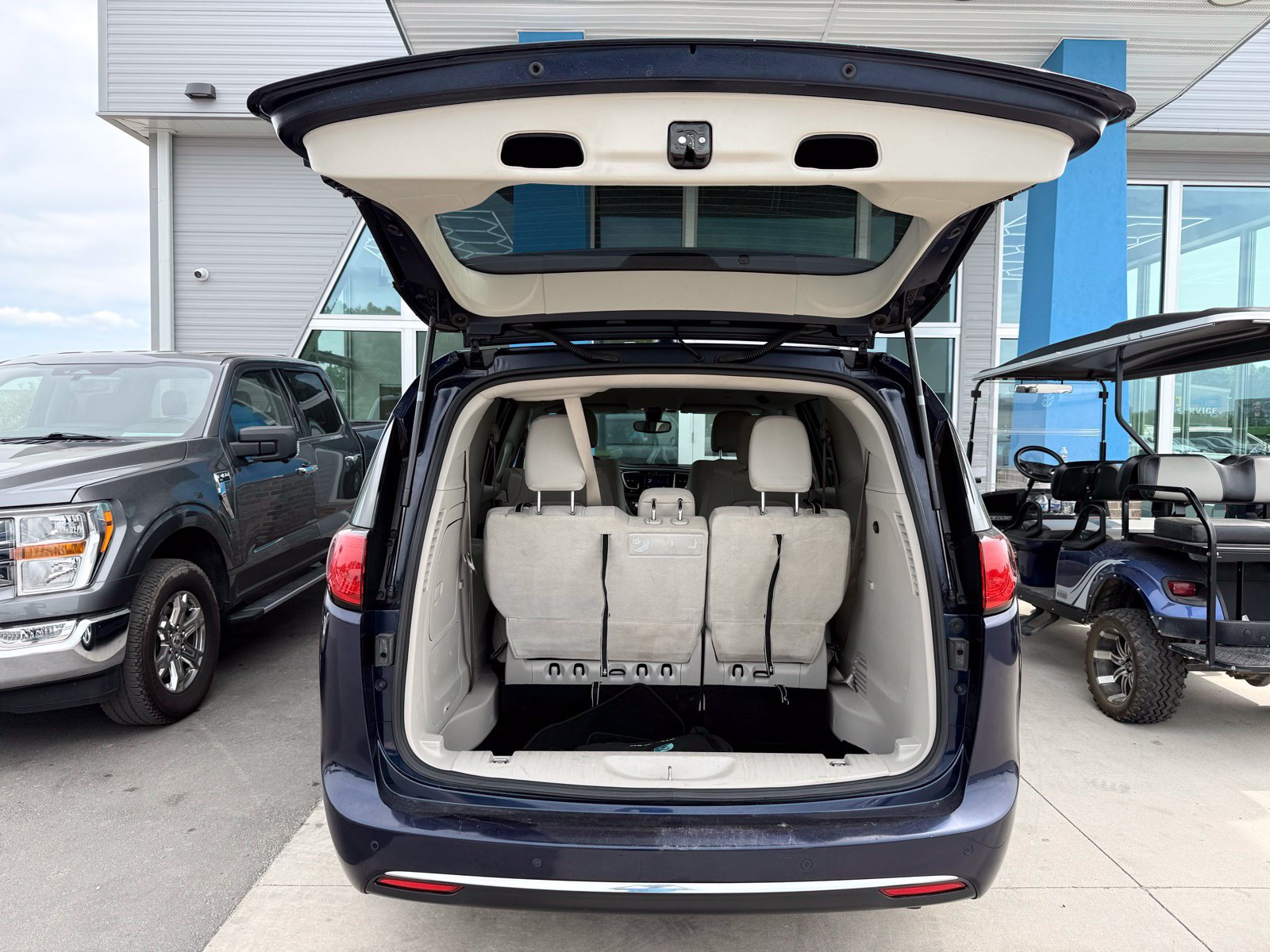Used 2018 Chrysler Pacifica Touring Plus FWD image 55