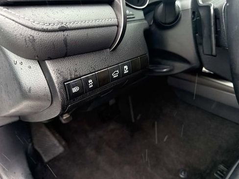 Used 2024 Toyota Camry SE image 19