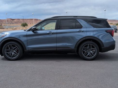 Used 2025 Ford Explorer ST RWD image 6