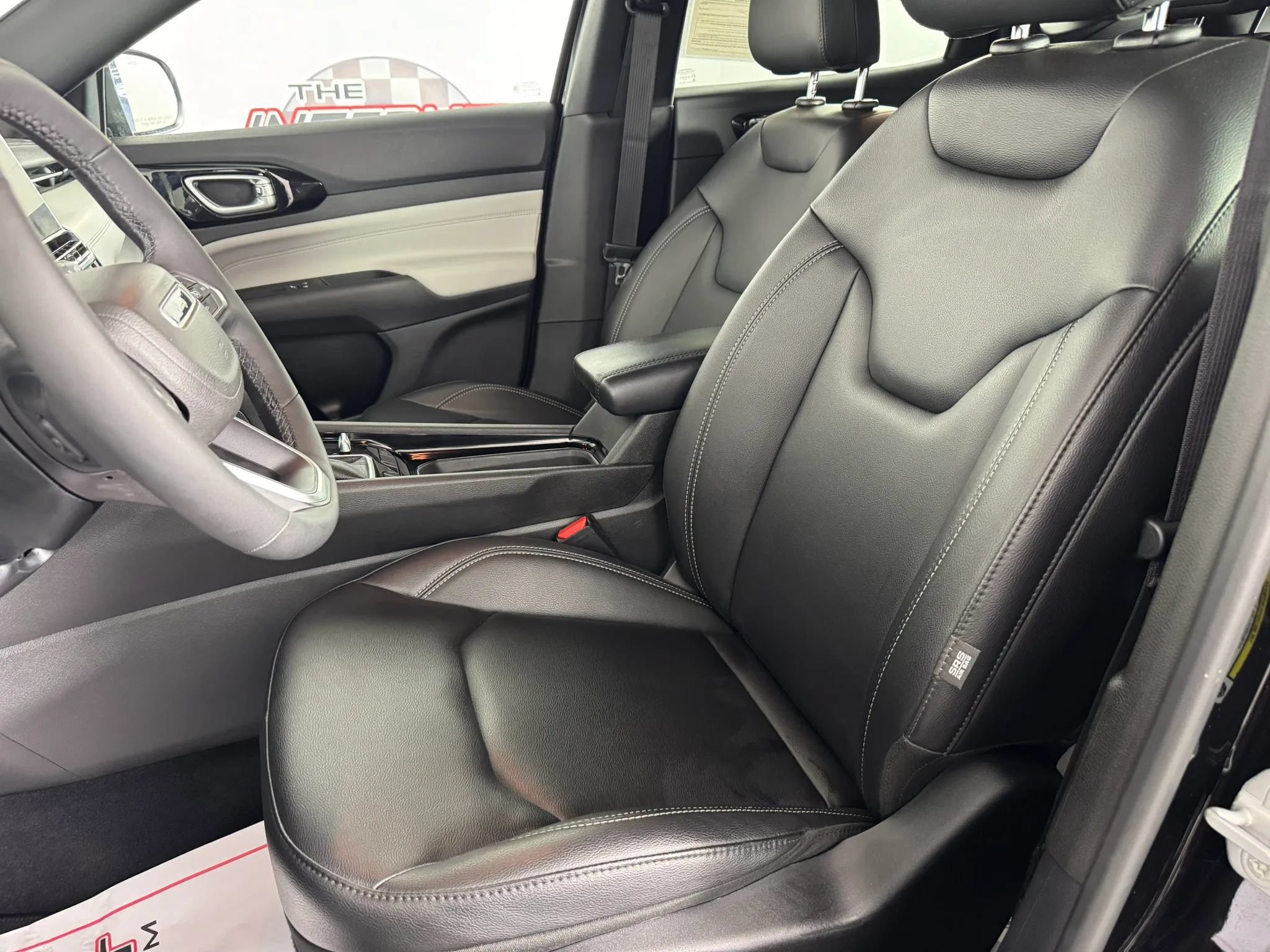 Used 2026 Jeep Compass Limited AWD/4WD image 33