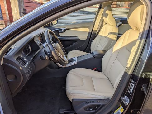 Used 2016 Volvo S60 T5 Premier w/ Convenience Package image 12