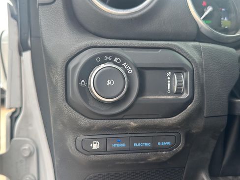 Used 2023 Jeep Wrangler Unlimited Sahara w/ Cold Weather Group AWD/4WD image 16