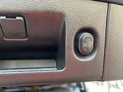 Used 2018 Cadillac Escalade ESV Luxury image 20