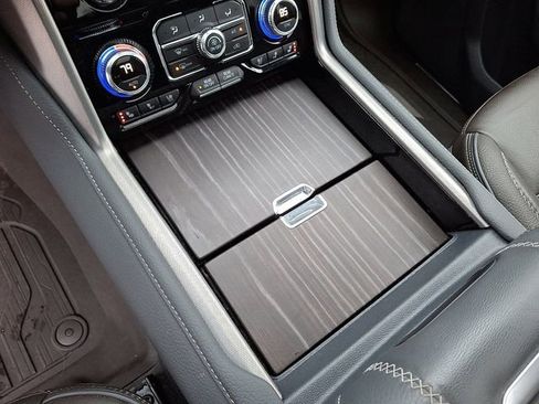 Used 2021 GMC Yukon XL Denali w/ Denali Premium Package image 23