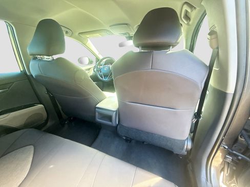 Used 2020 Toyota Camry LE FWD image 28