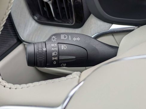 Certified 2023 Volvo XC60 B5 Plus AWD/4WD image 35