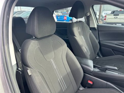 Used 2022 Hyundai Elantra SEL image 37