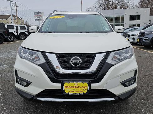 Used 2019 Nissan Rogue SL w/ Premium Package image 2