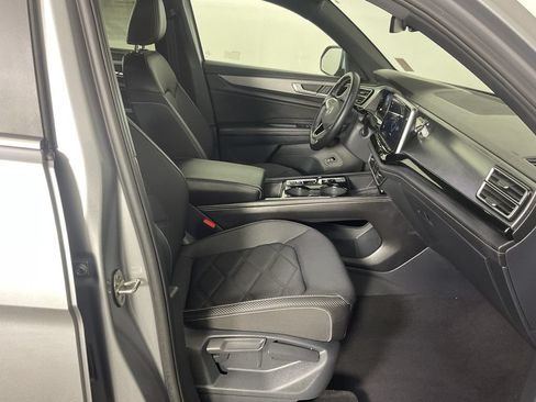 Used 2025 Volkswagen Atlas Cross Sport SE AWD/4WD image 24