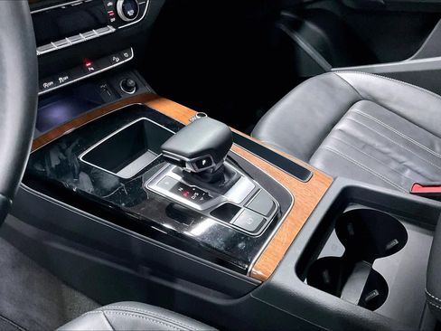 Used 2023 Audi Q5 2.0T Premium w/ Convenience Package image 18