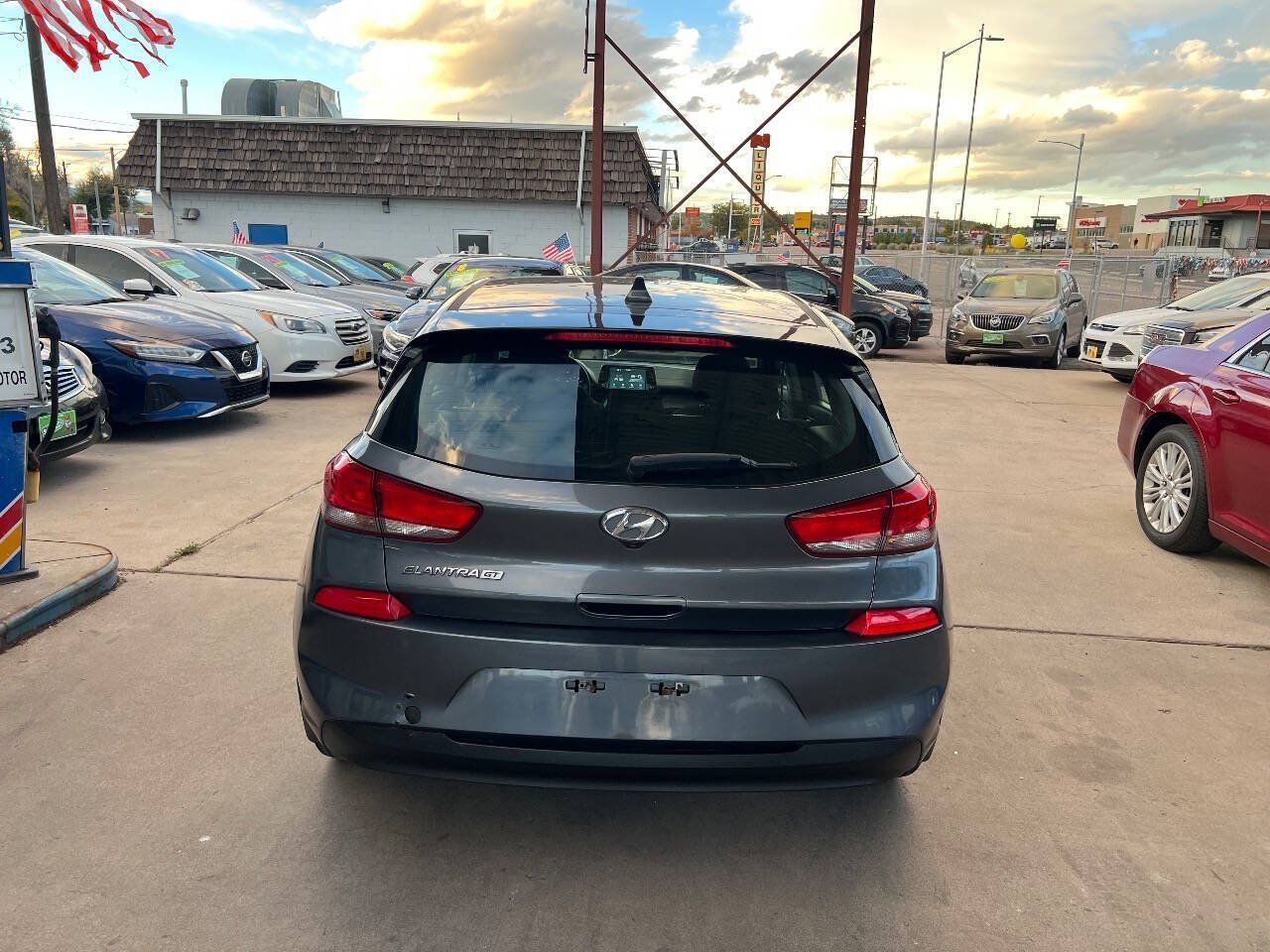Used 2018 Hyundai Elantra GT FWD image 4