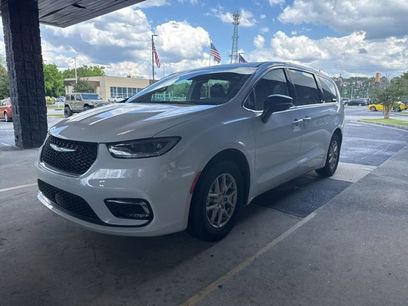 Used 2024 Chrysler Pacifica Touring-L