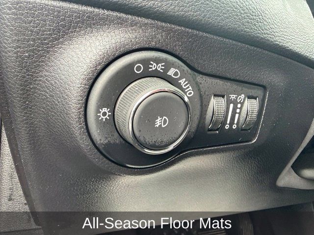 Used 2019 Jeep Compass Latitude w/ Cold Weather Group AWD/4WD image 12