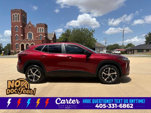 Used 2024 Chevrolet Trax RS w/ Sunroof Package FWD image 3