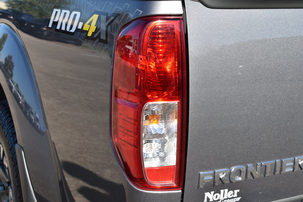 Used 2019 Nissan Frontier PRO-4X AWD/4WD image 11