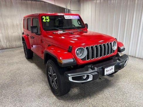 Used 2025 Jeep Wrangler Unlimited Sahara AWD/4WD image 3