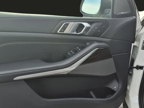 Used 2024 BMW X5 xDrive50e image 13