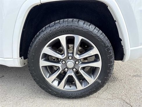 Used 2017 Jeep Grand Cherokee Overland image 31