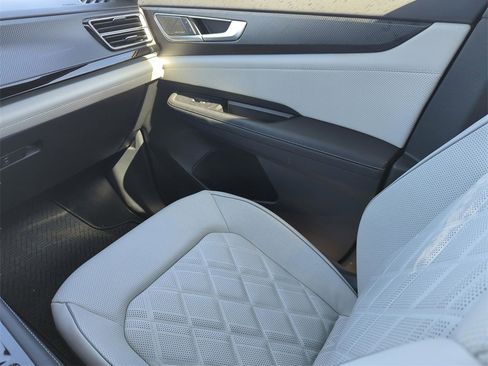 Used 2025 Volkswagen Atlas Cross Sport SEL Premium R-Line image 23