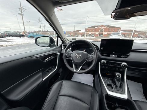 Used 2023 Toyota RAV4 XLE Premium image 15