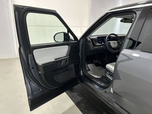Used 2023 Rivian R1S Launch Edition image 16